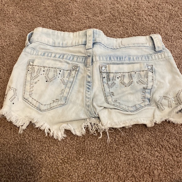 Buckle jean shorts - Picture 2 of 2